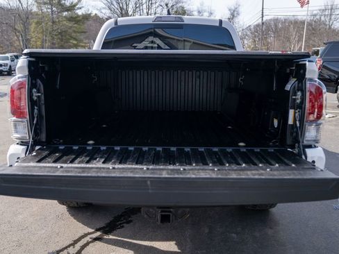 Used 2022 Toyota Tacoma TRD Off-Road w/ Technology Package image 7