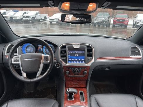 Used 2014 Chrysler 300 AWD w/ Driver Convenience Group image 17