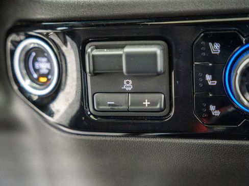 Used 2024 Chevrolet Silverado 1500 High Country w/ High Country Premium Package AWD/4WD image 30