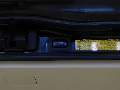 Used 2013 Lexus LX 570 4WD w/ Luxury Pkg w/Pre-crash image 86