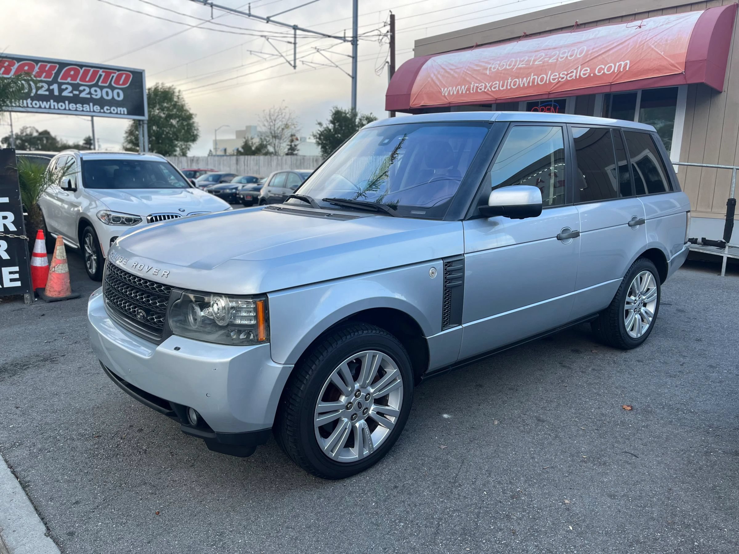 Used 2011 Land Rover Range Rover HSE LUX AWD/4WD image 3