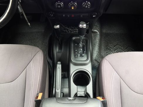 Used 2013 Jeep Wrangler Unlimited Sahara w/ Connectivity Group AWD/4WD image 22