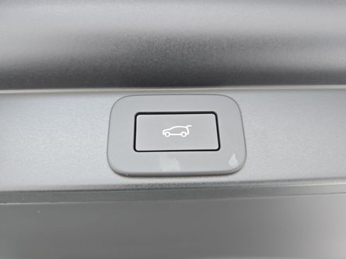 New 2026 Land Rover Range Rover SE image 13