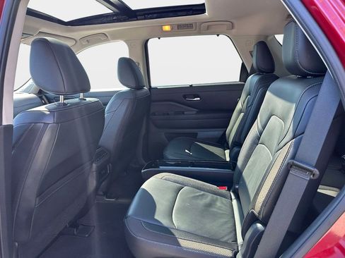 Certified 2025 Nissan Pathfinder SL w/ SL Premium Package image 15