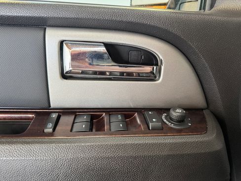 Used 2010 Ford Expedition Limited image 13