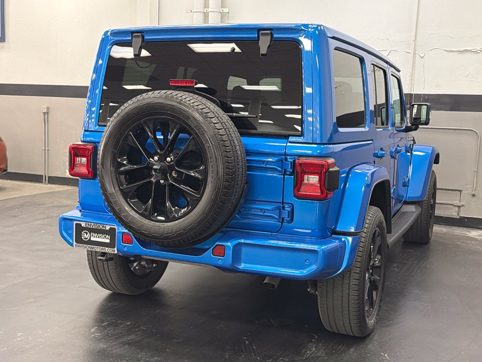 Used 2023 Jeep Wrangler Unlimited Sahara AWD/4WD image 13