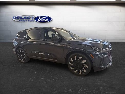 Used 2024 Lincoln Nautilus Reserve w/ Equipment Group 202A AWD/4WD image 10