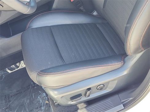 Certified 2025 Nissan Rogue SV image 23