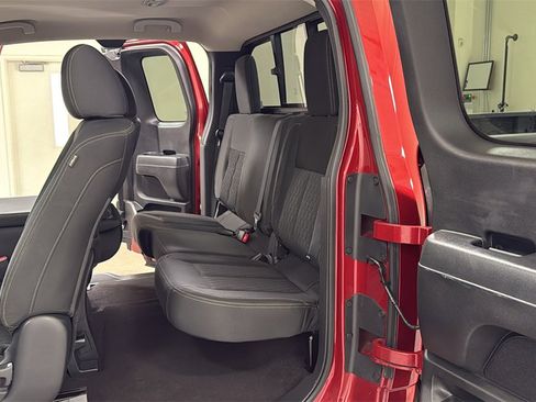 Used 2017 Nissan Titan SV image 15