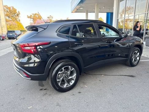 Certified 2025 Chevrolet Trax LT w/ Driver Confidence Package FWD image 5