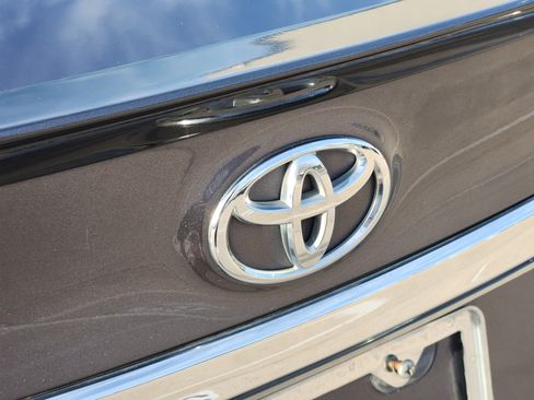 Used 2015 Toyota Avalon XLE Premium image 12