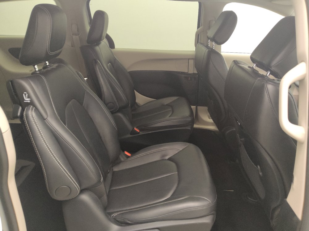 Used 2024 Chrysler Pacifica Limited FWD image 19