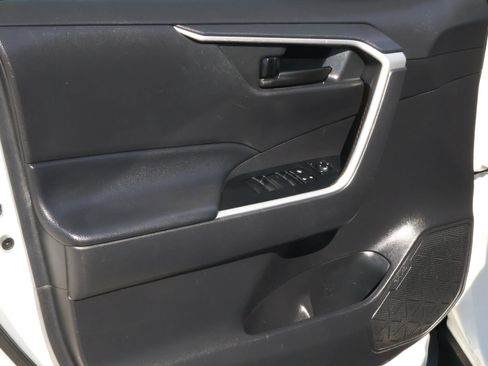 Used 2019 Toyota RAV4 LE image 15