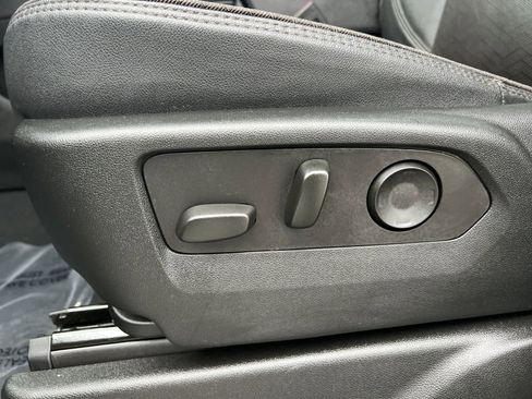 Used 2023 Chevrolet Suburban High Country image 14