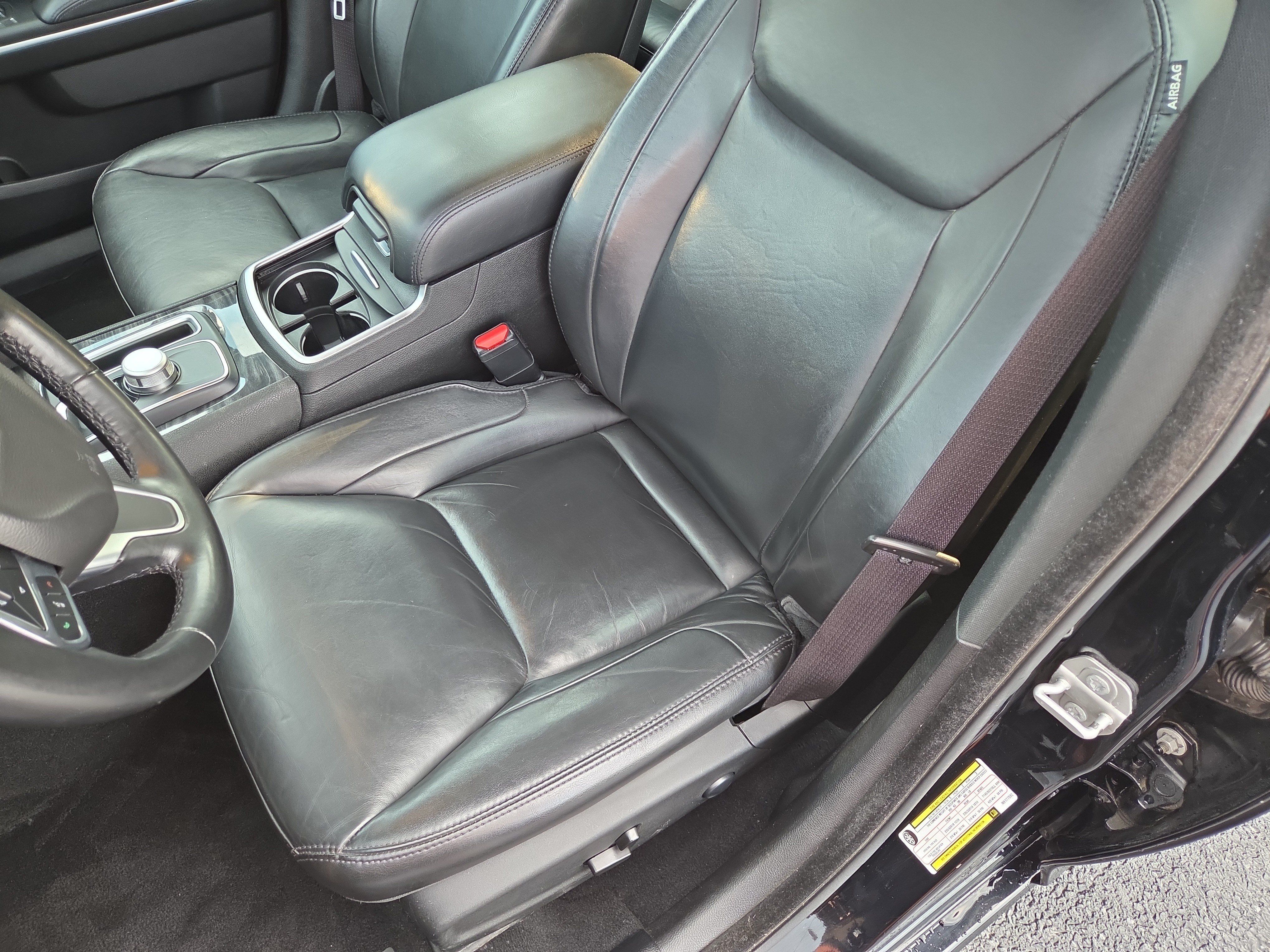 Certified 2022 Chrysler 300 Touring L AWD/4WD image 10