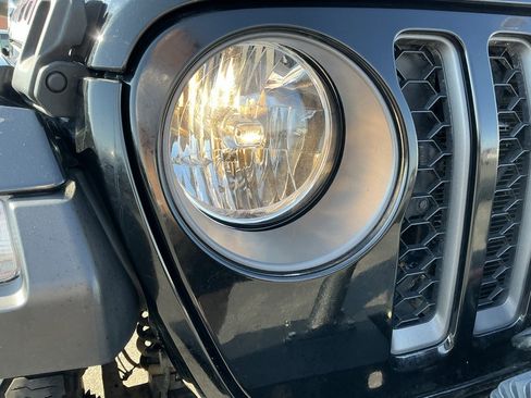 Used 2022 Jeep Gladiator Rubicon w/ Cold Weather Group image 8