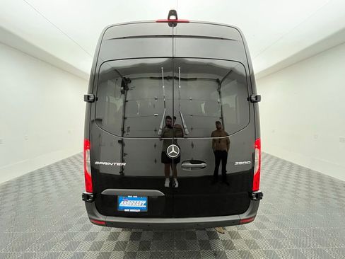 Used 2019 Mercedes-Benz Sprinter 2500 image 9
