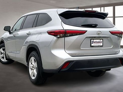 Used 2023 Toyota Highlander L AWD/4WD image 4