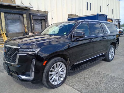 Used 2023 Cadillac Escalade ESV Luxury AWD/4WD image 3
