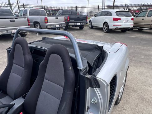 Used 2002 Toyota MR2 image 74