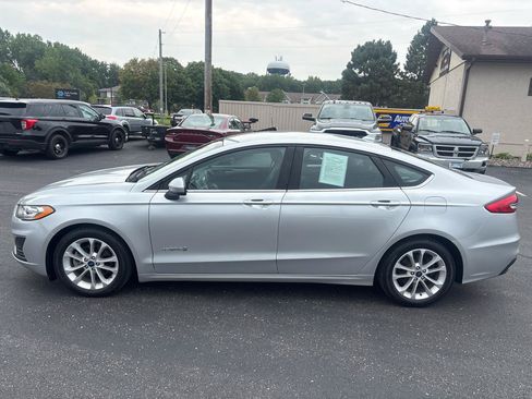 Used 2019 Ford Fusion SE FWD image 6