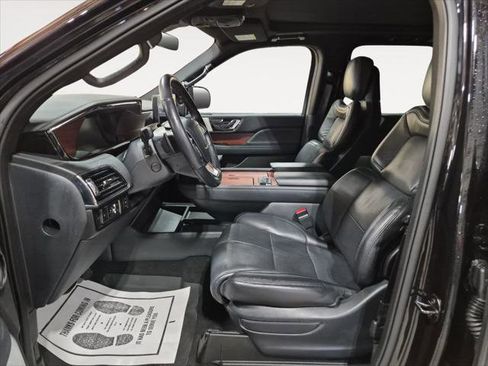 Used 2022 Lincoln Navigator Reserve image 10