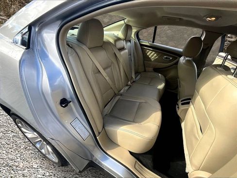 Used 2018 Ford Taurus Limited image 23