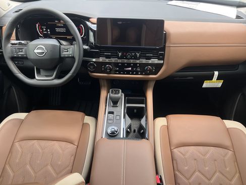 New 2026 Nissan Pathfinder Platinum AWD/4WD image 2