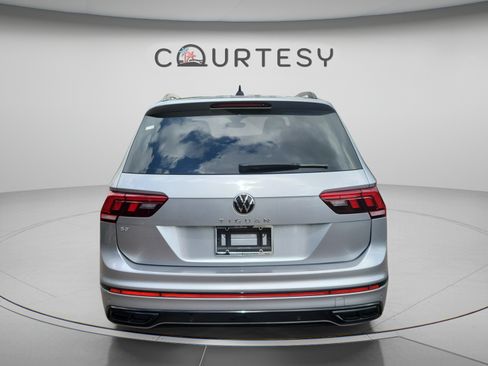 Used 2022 Volkswagen Tiguan SE R-Line FWD image 4