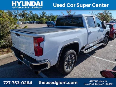 Used 2024 Chevrolet Silverado 2500 LT AWD/4WD image 2