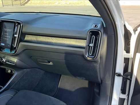 Used 2023 Volvo C40 P8 Recharge Ultimate image 18