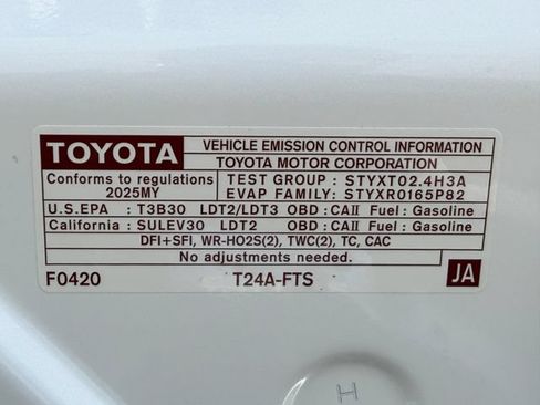 Used 2025 Toyota Tacoma SR5 AWD/4WD image 23