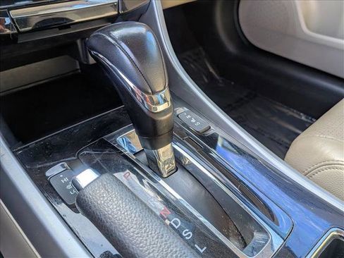 Used 2017 Honda Accord EX-L image 11