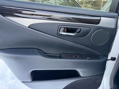 Used 2014 Lexus LS 460 AWD image 21