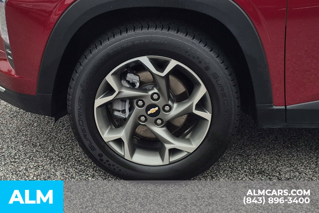 Used 2025 Chevrolet Trax LT FWD image 11