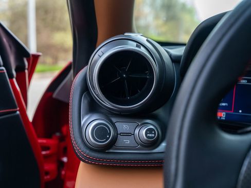 Used 2017 Ferrari GTC4Lusso image 32