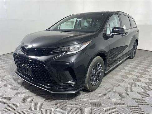 New 2026 Toyota Sienna XSE AWD/4WD image 3