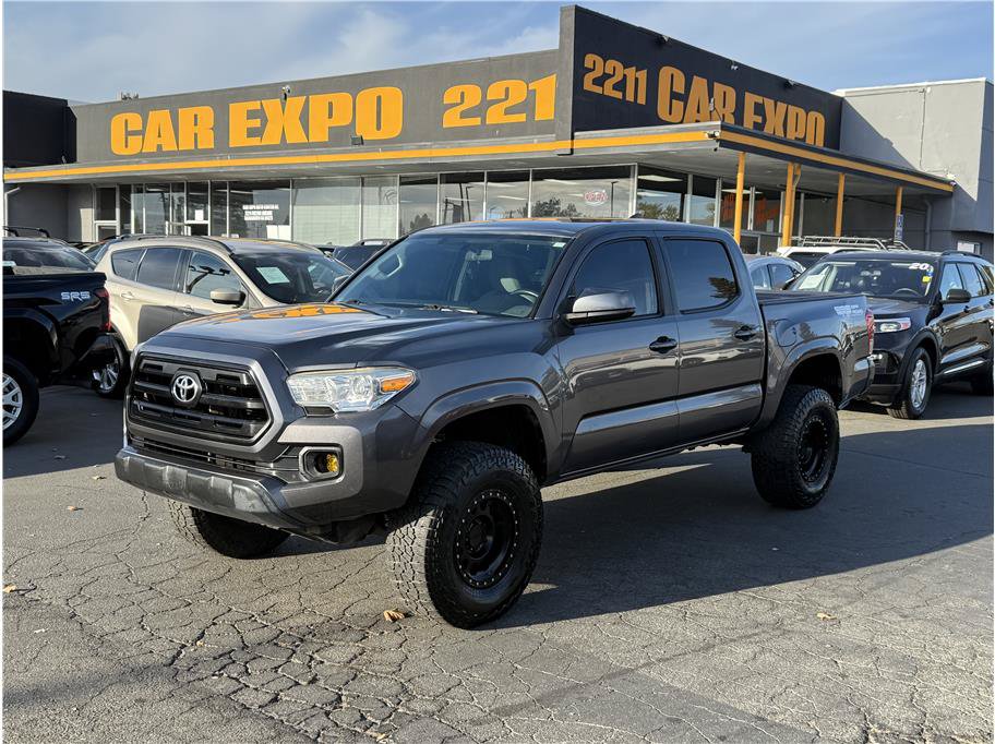 Used 2017 Toyota Tacoma SR w/ Tow Package AWD/4WD image 1