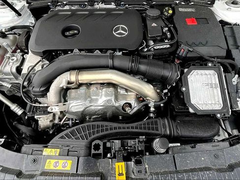 Used 2025 Mercedes-Benz GLB 250 image 16