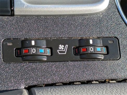 Used 2019 Toyota Highlander Limited image 23