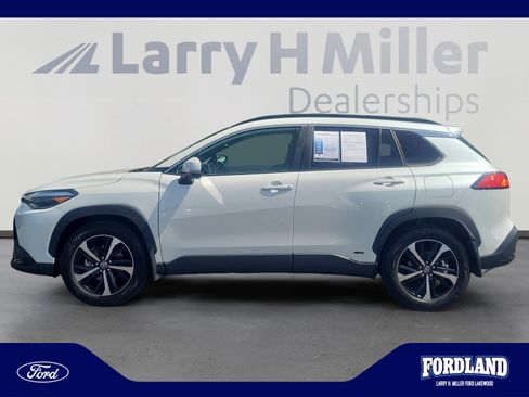 Used 2023 Toyota Corolla Cross AWD Hybrid w/ Convenience Package image 2