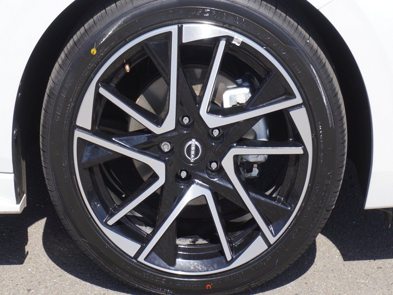 Used 2025 Nissan Sentra SR w/ SR Premium Package FWD image 5