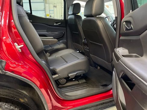 Used 2023 GMC Acadia SLT AWD/4WD image 25