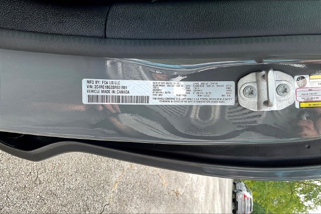 Used 2025 Chrysler Pacifica Select FWD image 21