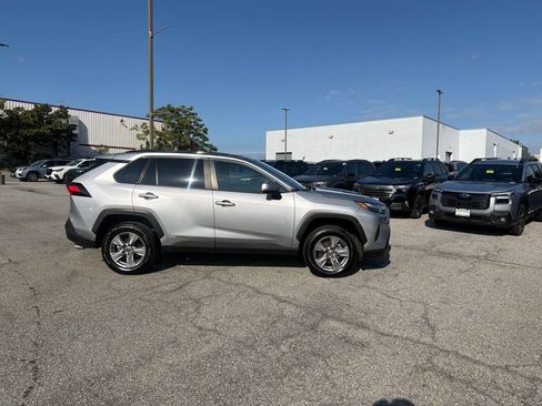 Used 2025 Toyota RAV4 LE AWD/4WD image 2