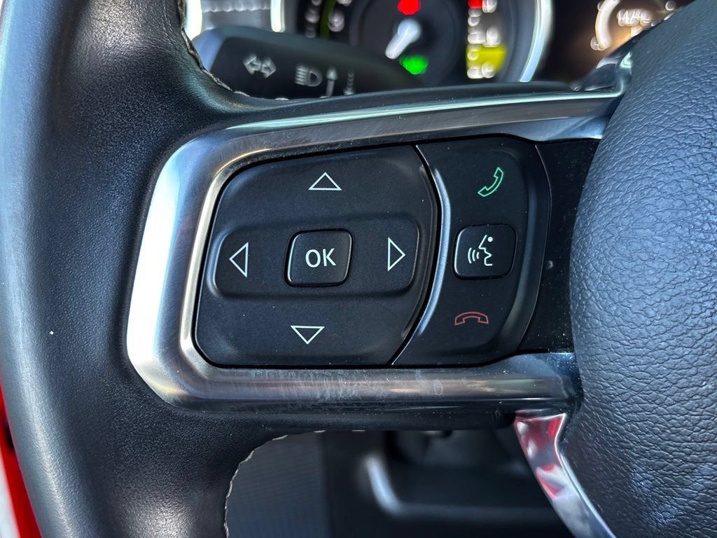 Used 2022 Jeep Wrangler Unlimited Sahara AWD/4WD image 32