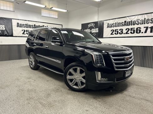 Used 2017 Cadillac Escalade Luxury AWD/4WD image 1