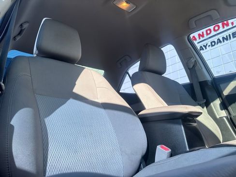 Used 2015 Toyota Corolla LE image 24