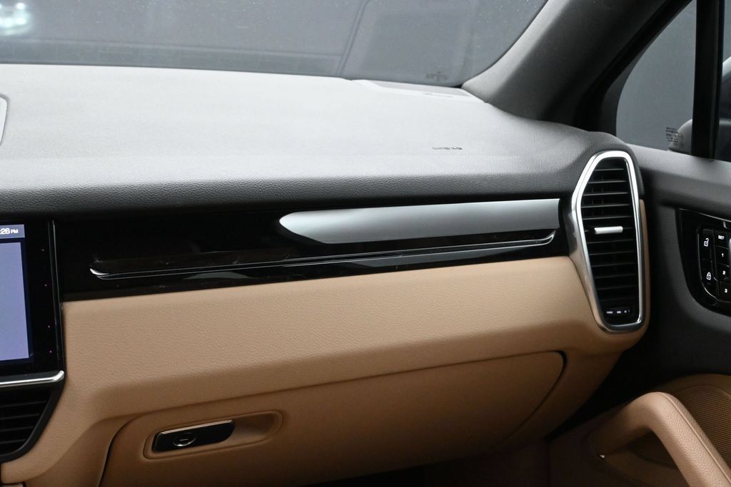 Certified 2021 Porsche Cayenne S AWD/4WD image 22