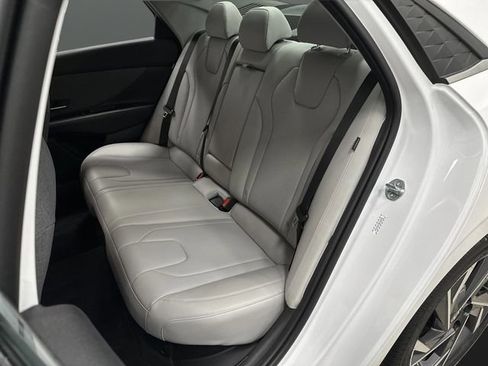 Used 2024 Hyundai Elantra Limited image 30